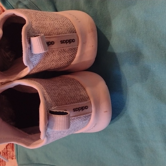 Tennis shoes - Picture 4 of 5